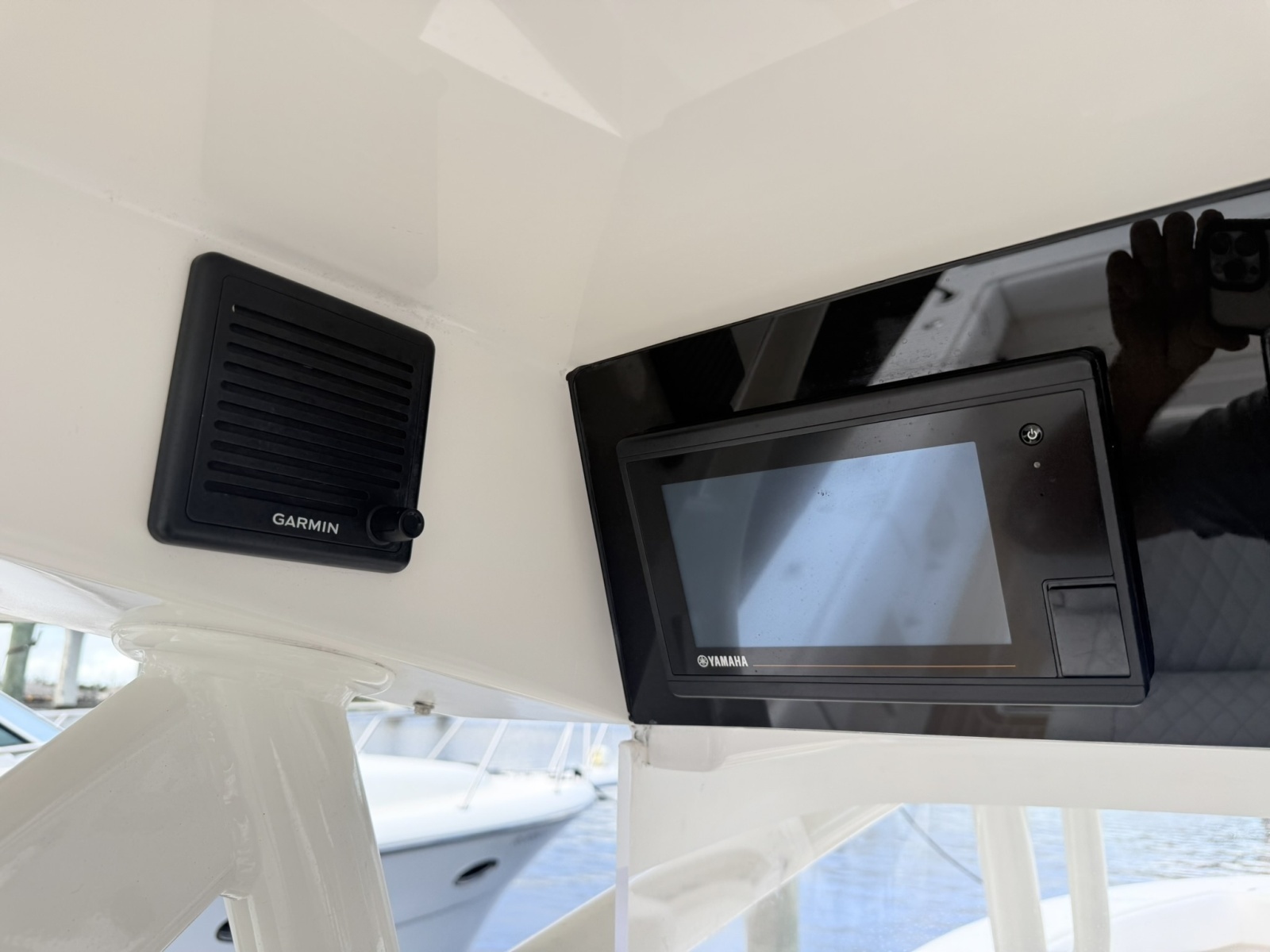 Jupiter 38 - PLAYPEN - Helm