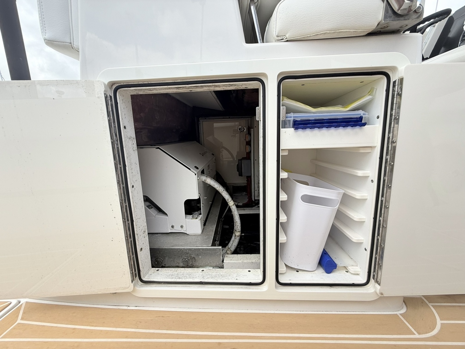 Jupiter 38 - PLAYPEN - Cockpit Storage