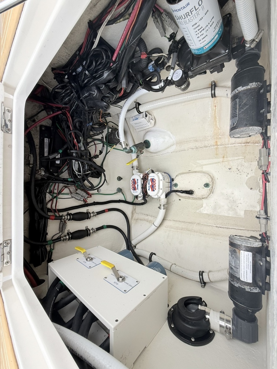 Jupiter 38 - PLAYPEN - 