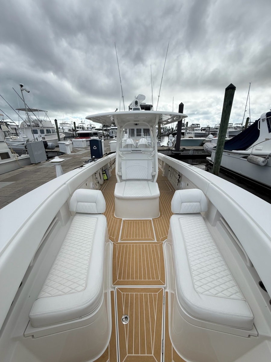 Jupiter 38 - PLAYPEN - Bow