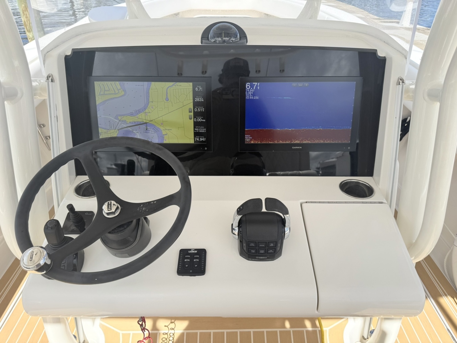 Jupiter 38 - PLAYPEN - Helm