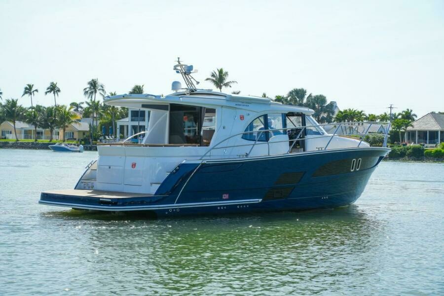 33ft Marex Yacht For Sale