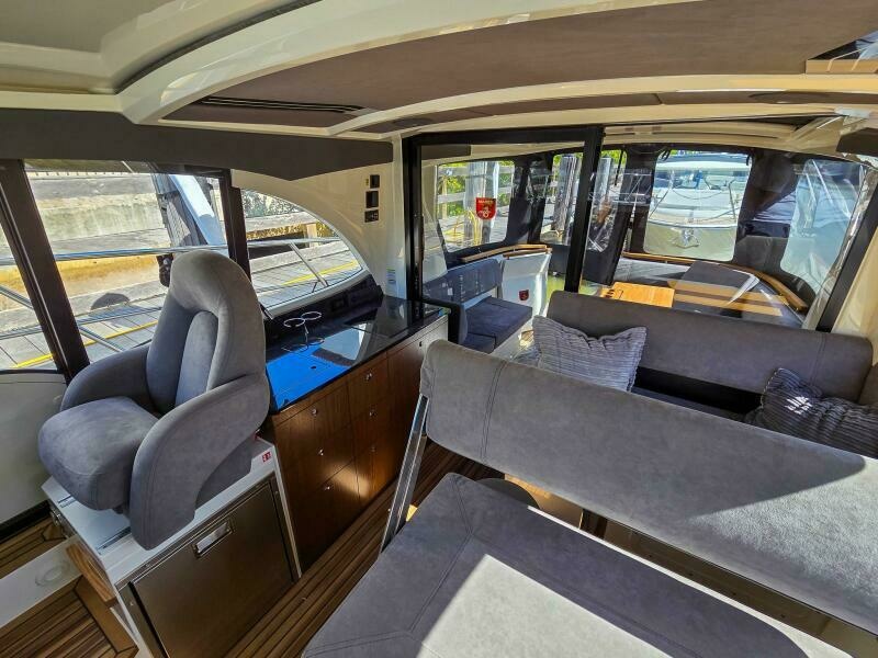 33ft Marex Yacht For Sale