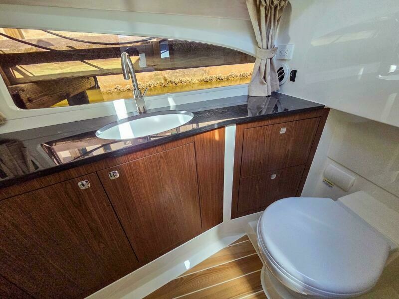 33ft Marex Yacht For Sale