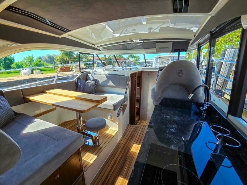 33ft Marex Yacht For Sale