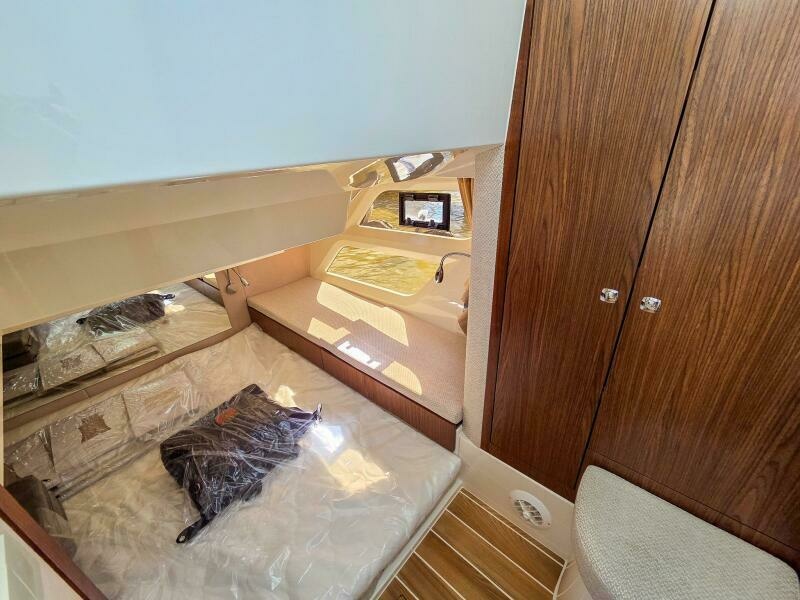 33ft Marex Yacht For Sale