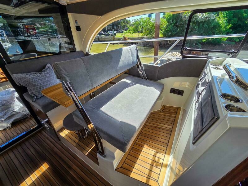 33ft Marex Yacht For Sale