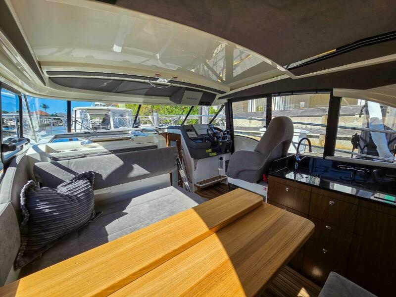 33ft Marex Yacht For Sale