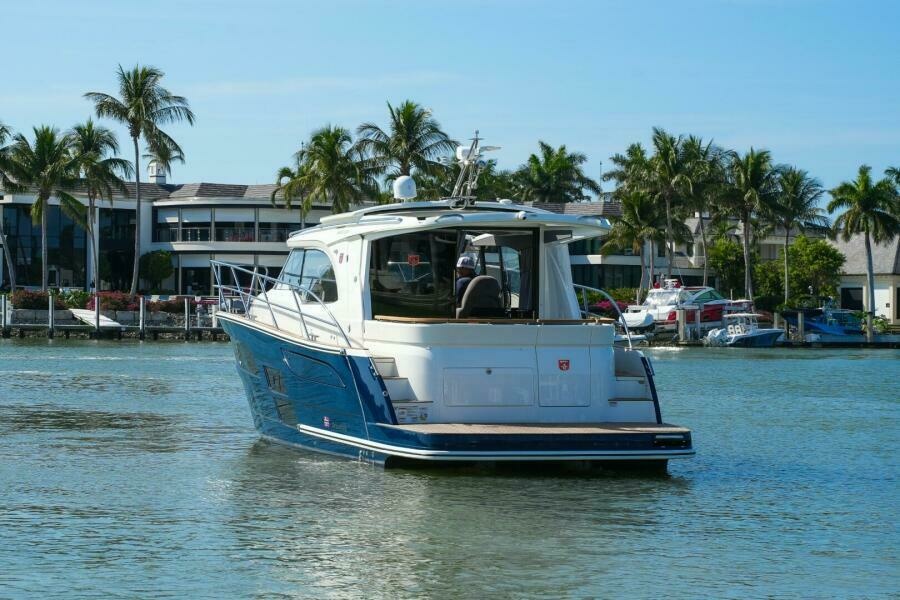 33ft Marex Yacht For Sale