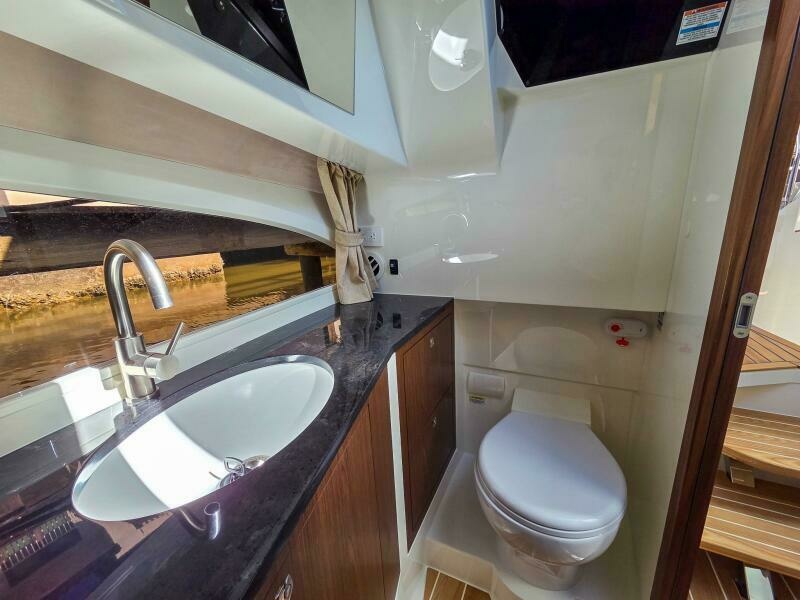 33ft Marex Yacht For Sale