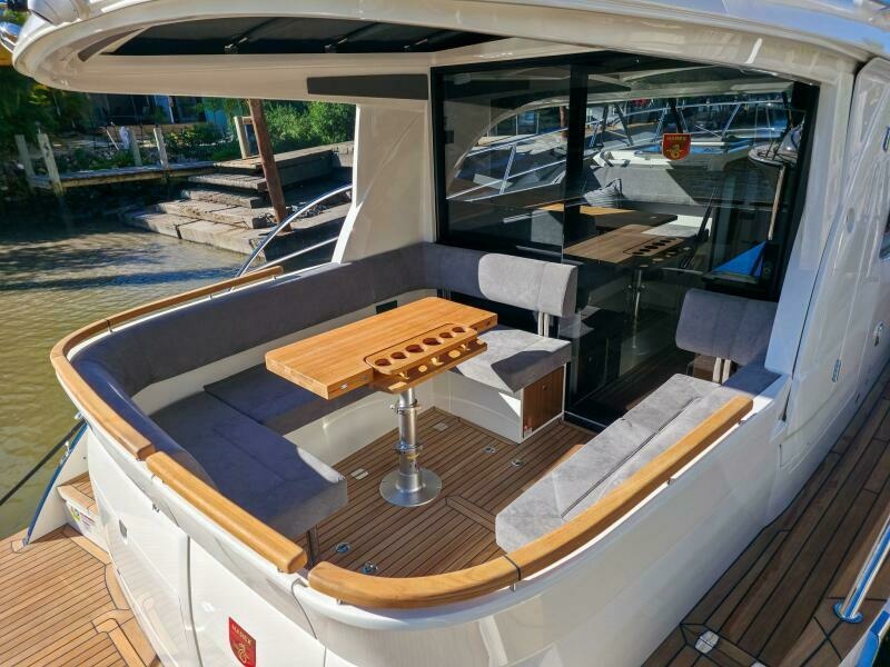33ft Marex Yacht For Sale