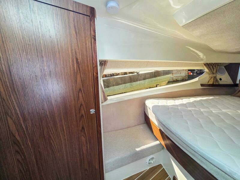 33ft Marex Yacht For Sale
