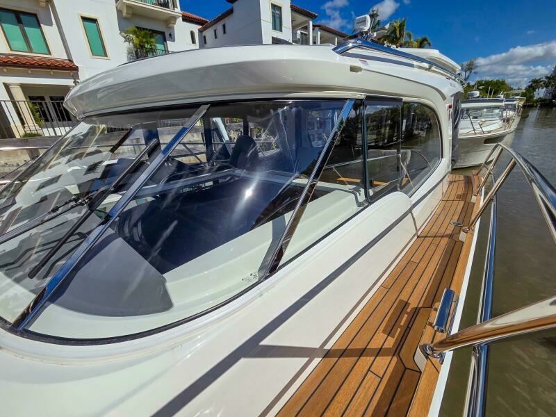 33ft Marex Yacht For Sale