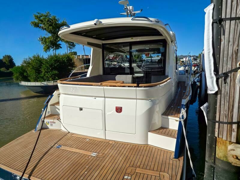 33ft Marex Yacht For Sale