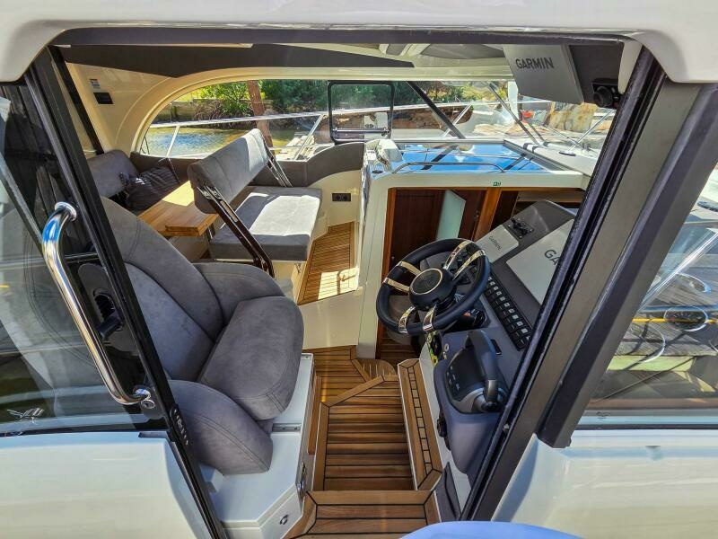 33ft Marex Yacht For Sale