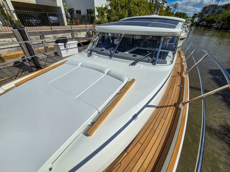 33ft Marex Yacht For Sale