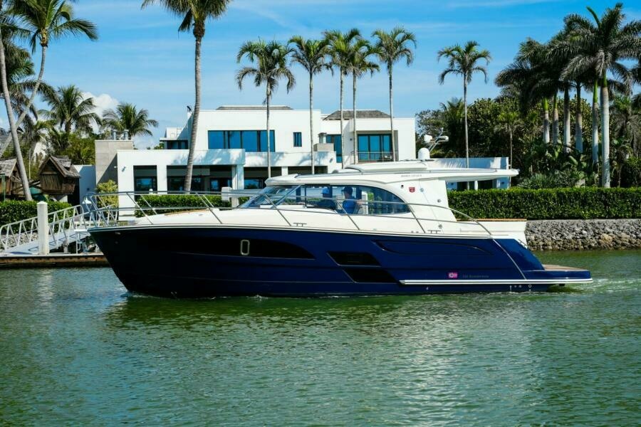 33ft Marex Yacht For Sale