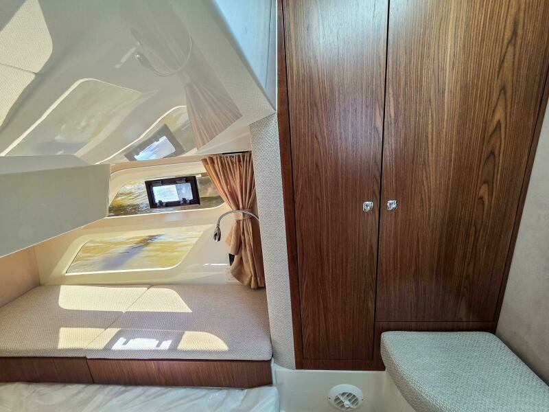 33ft Marex Yacht For Sale