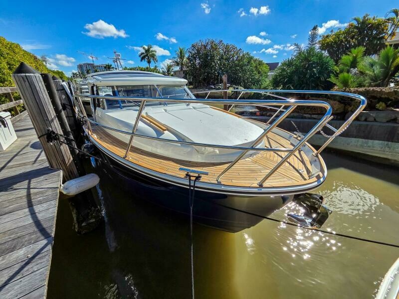 33ft Marex Yacht For Sale