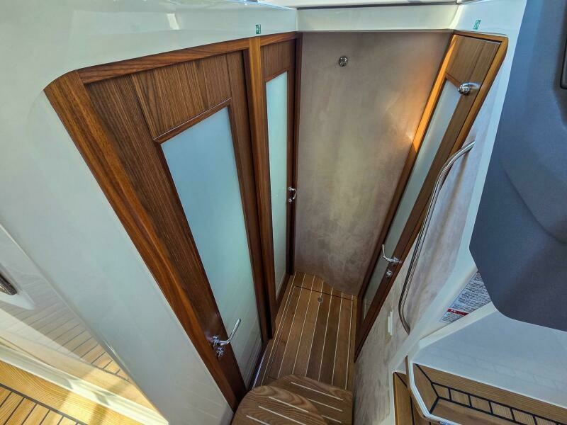 33ft Marex Yacht For Sale