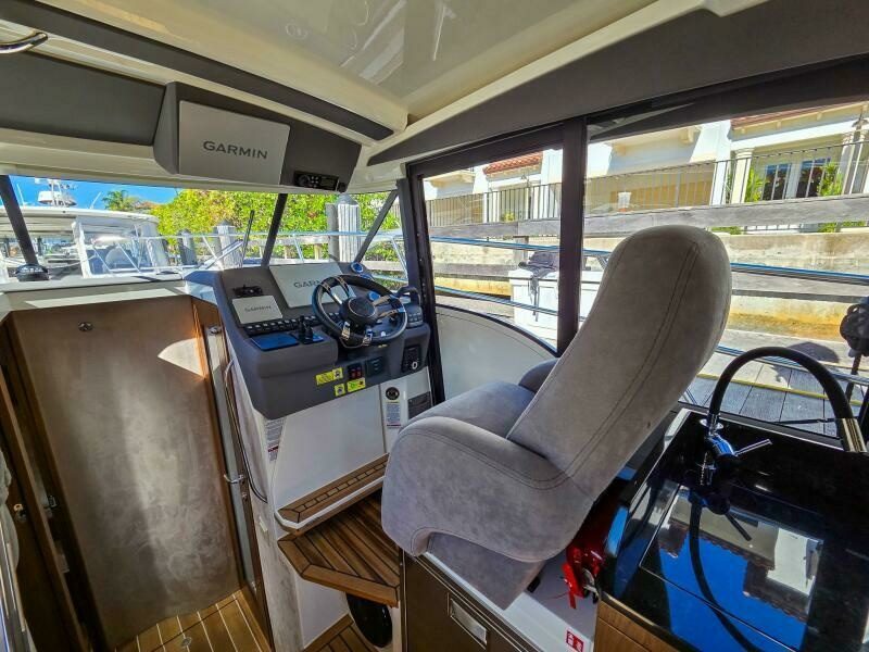 33ft Marex Yacht For Sale