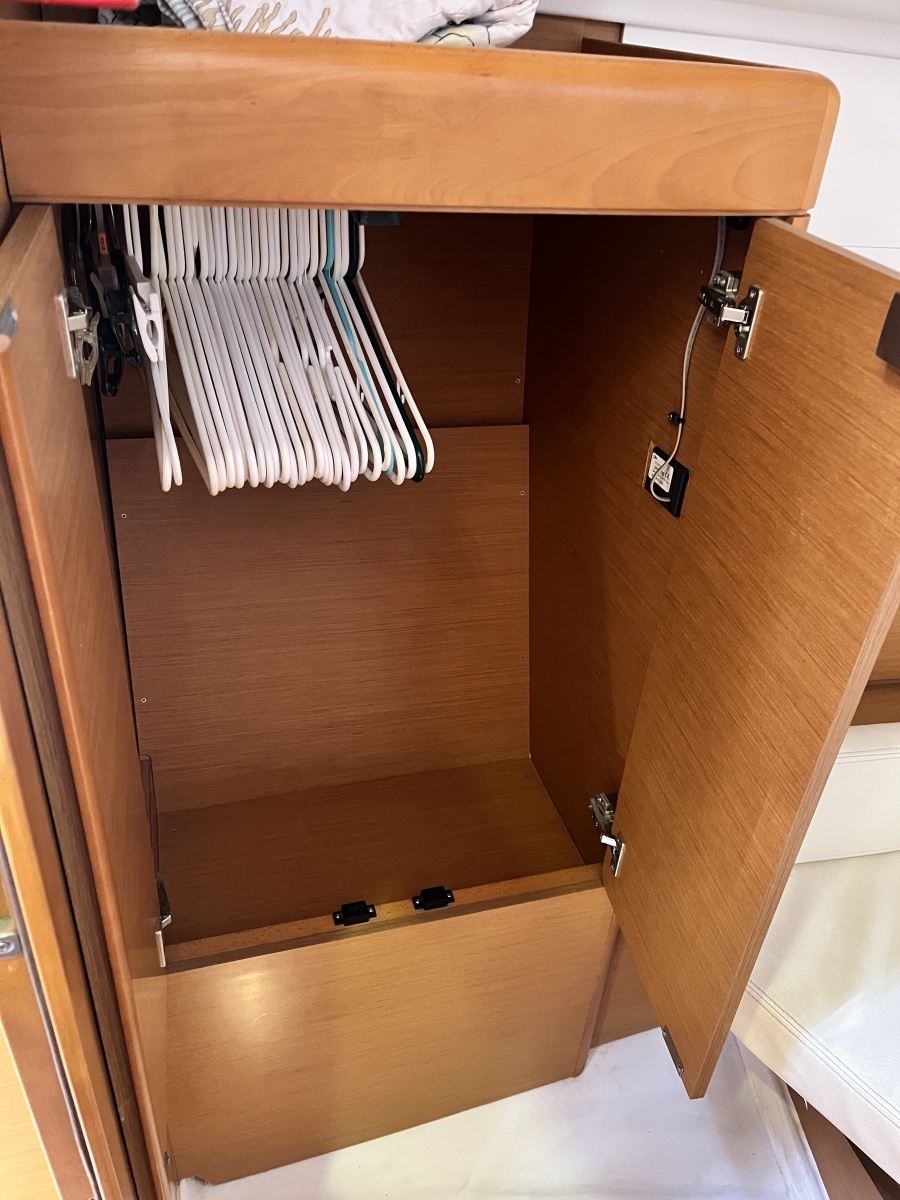 41' 2015 Jeanneau 41 DS