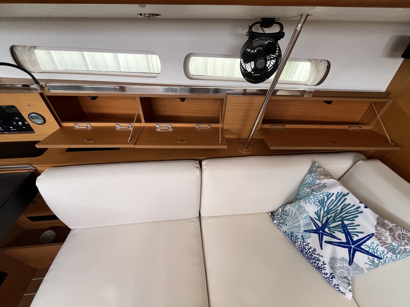41' 2015 Jeanneau 41 DS