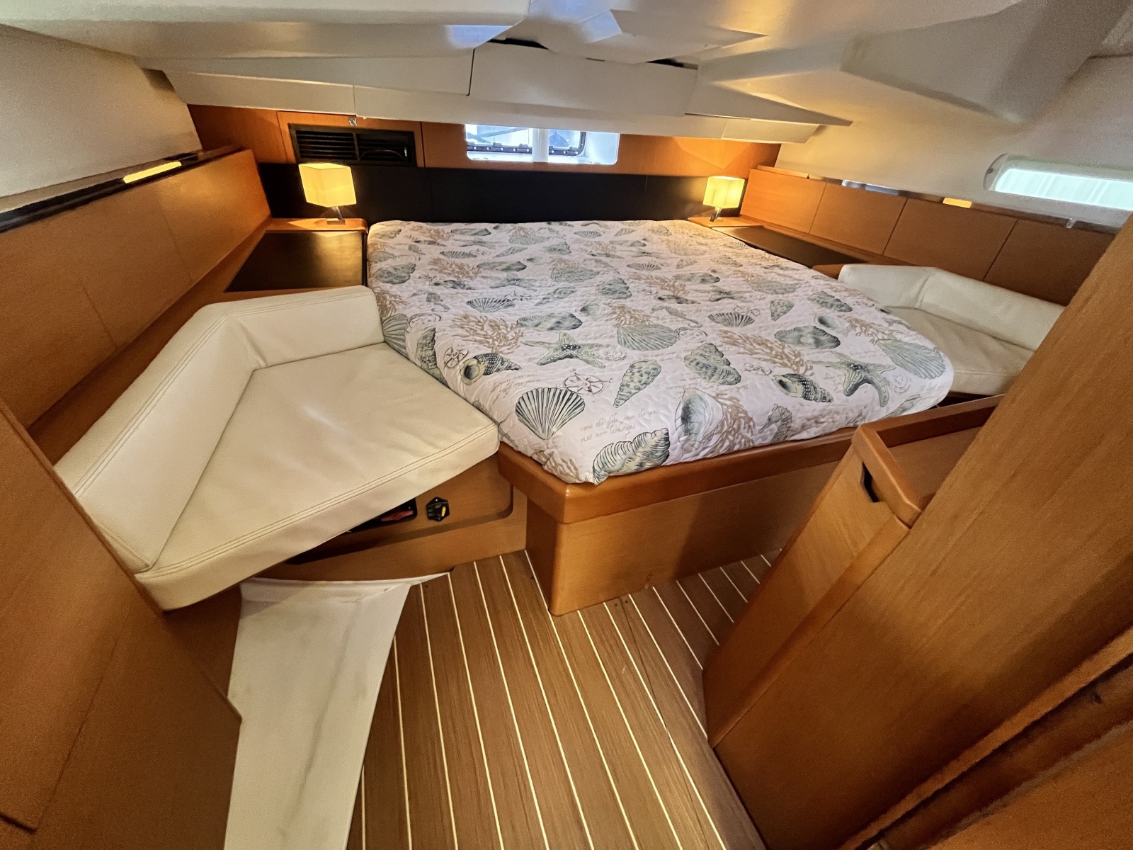41' 2015 Jeanneau 41 DS