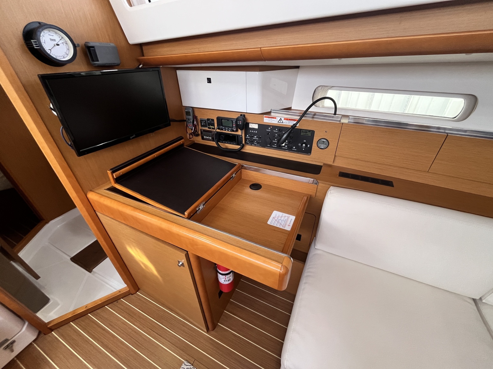 41' 2015 Jeanneau 41 DS