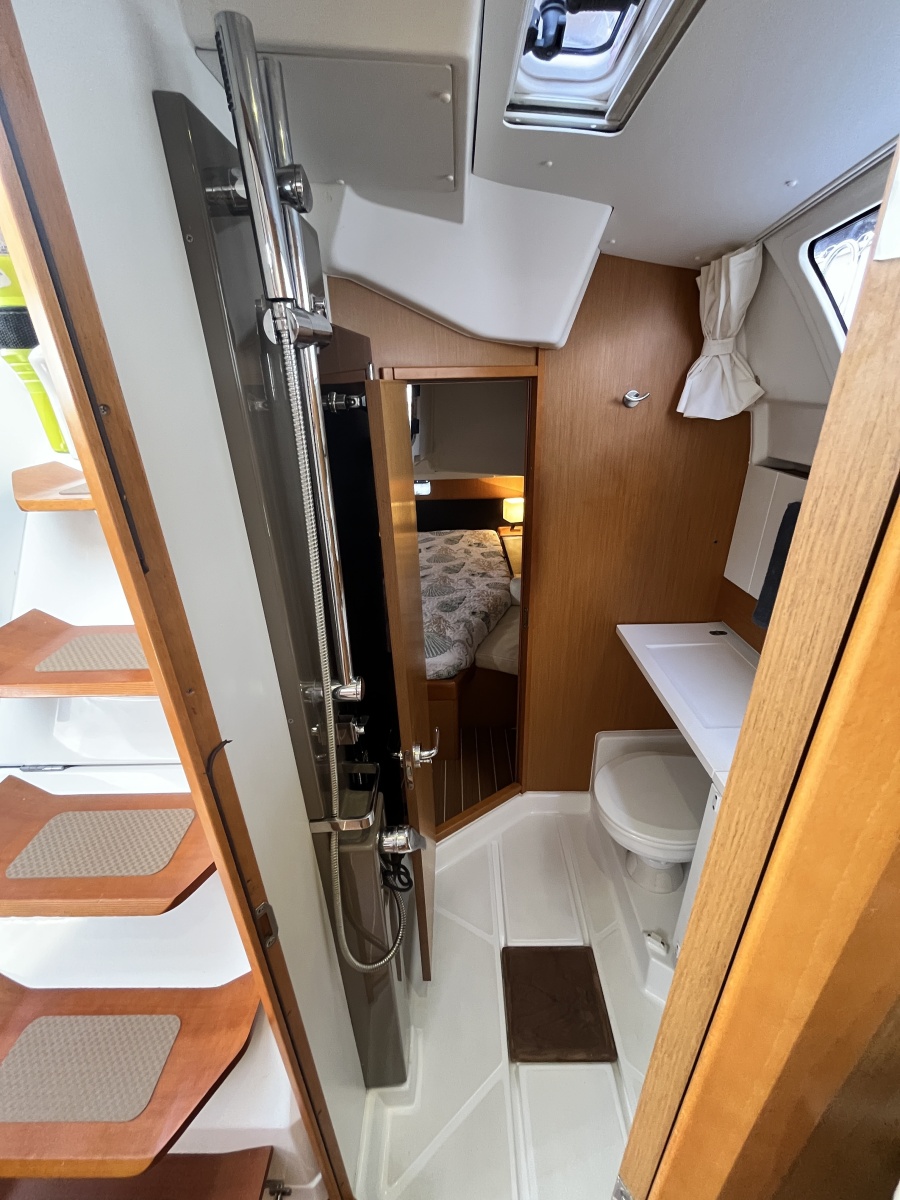 41' 2015 Jeanneau 41 DS