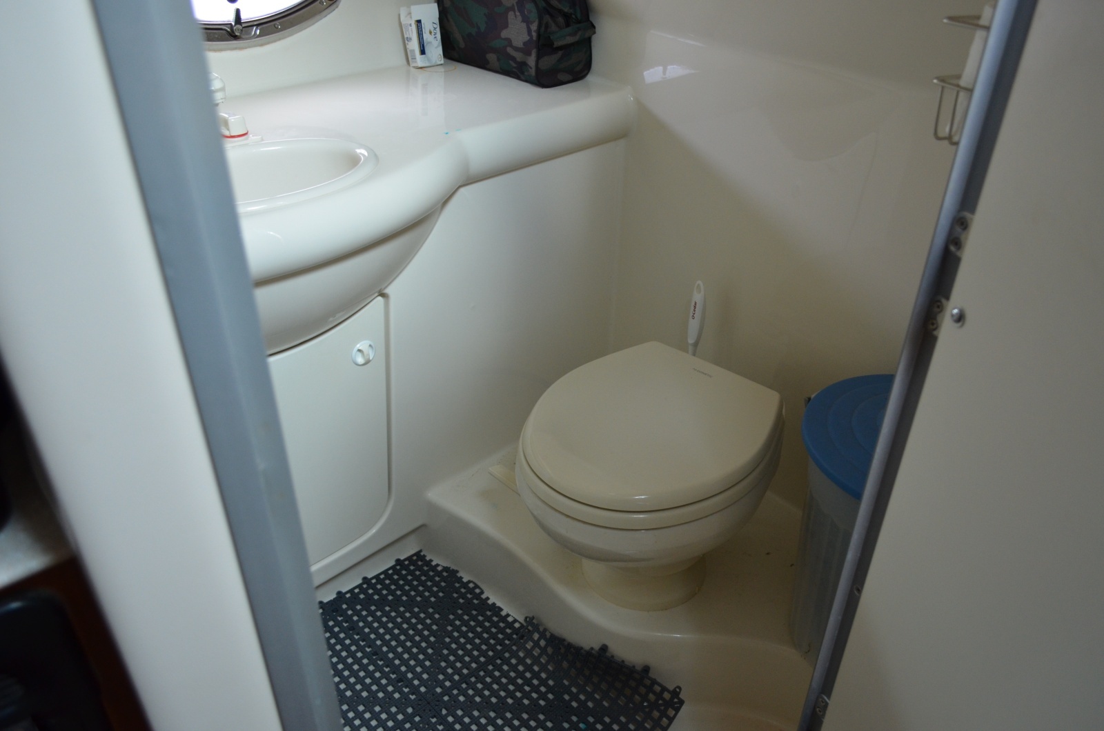 35ft Bayliner Yacht For Sale
