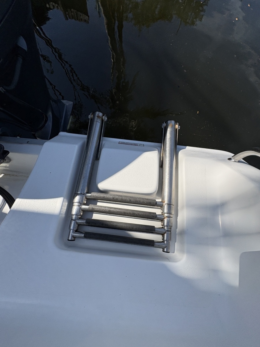 2018 Sea Hunt 225 Ultra
