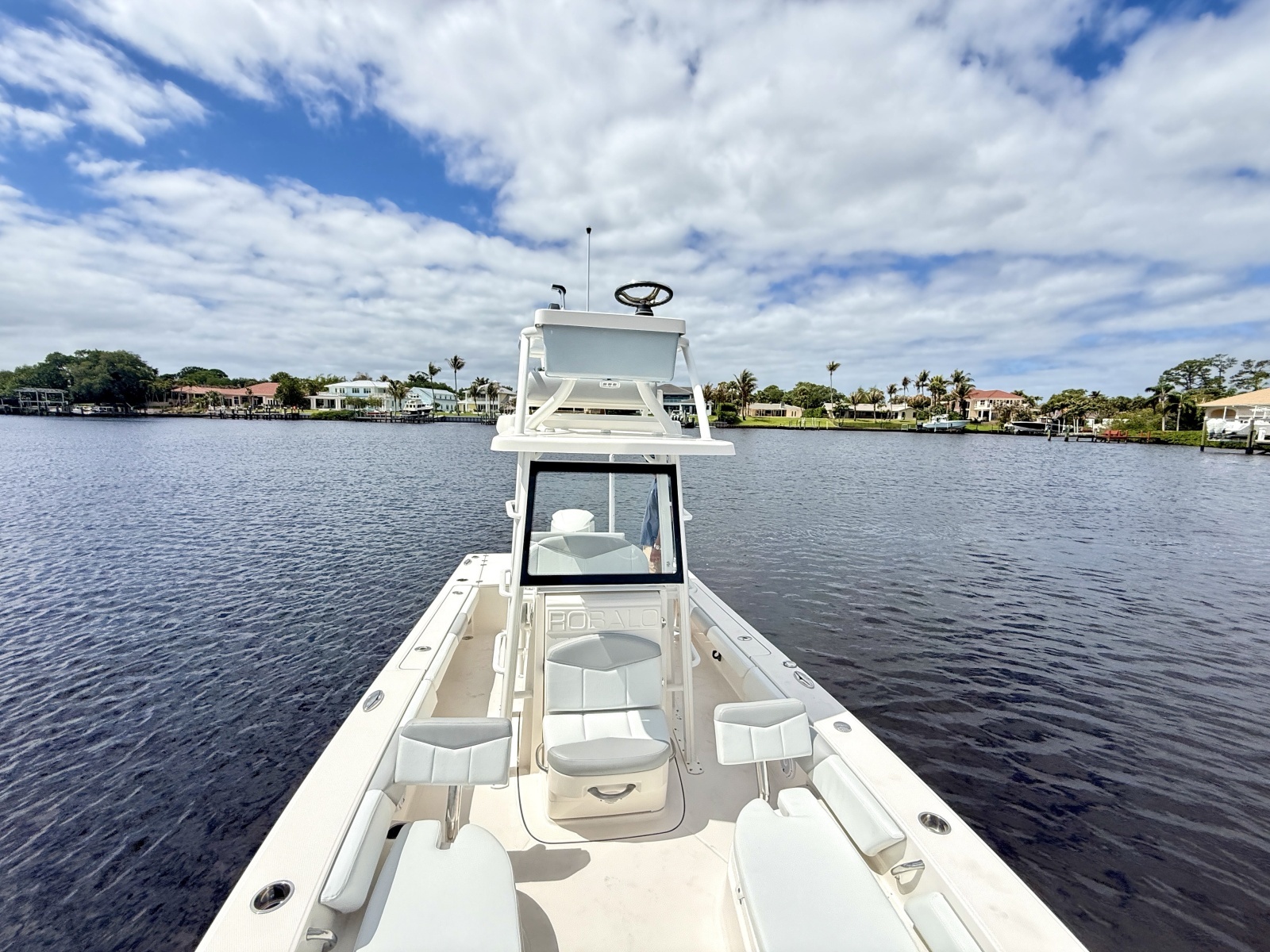 246 CAYMAS SD 25ft Robalo Yacht For Sale