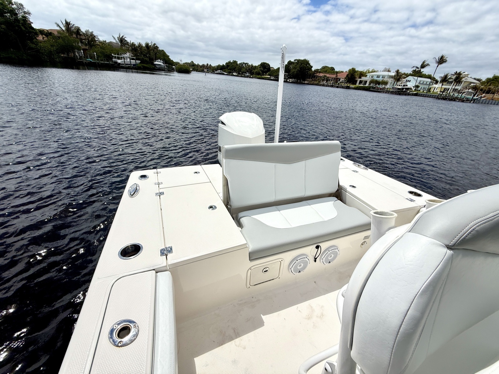 246 CAYMAS SD 25ft Robalo Yacht For Sale