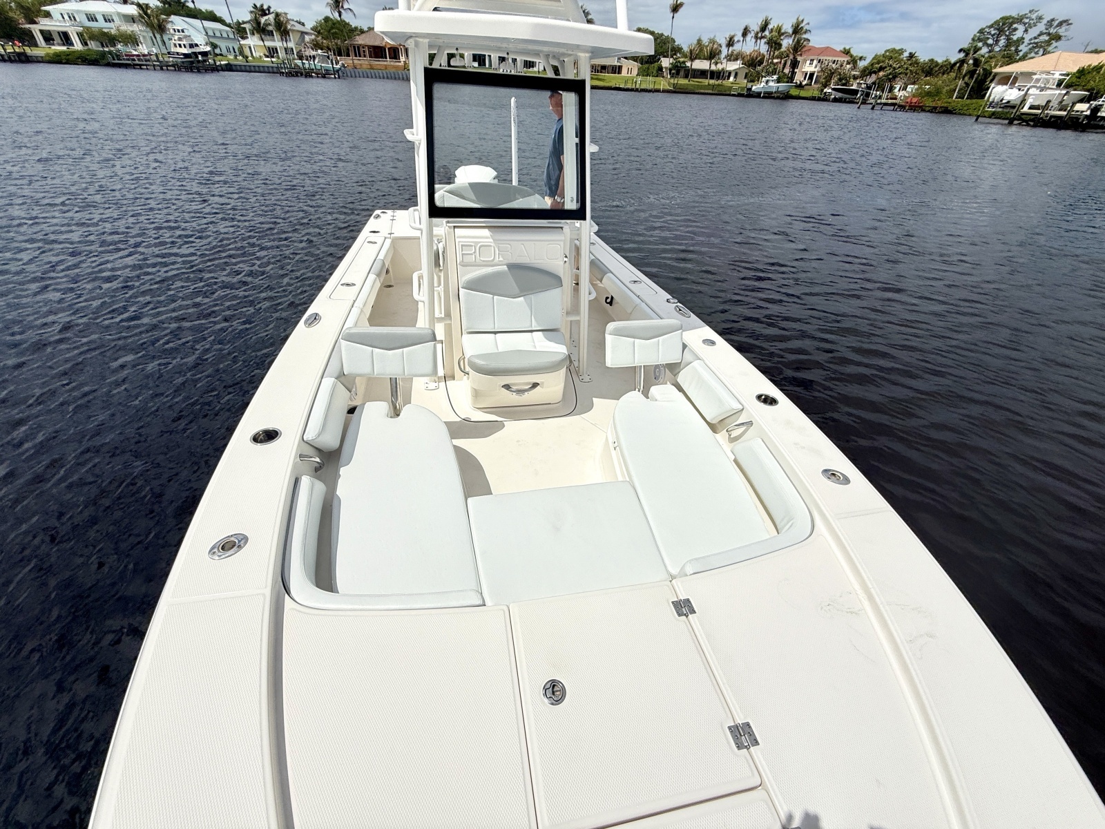 246 CAYMAS SD 25ft Robalo Yacht For Sale