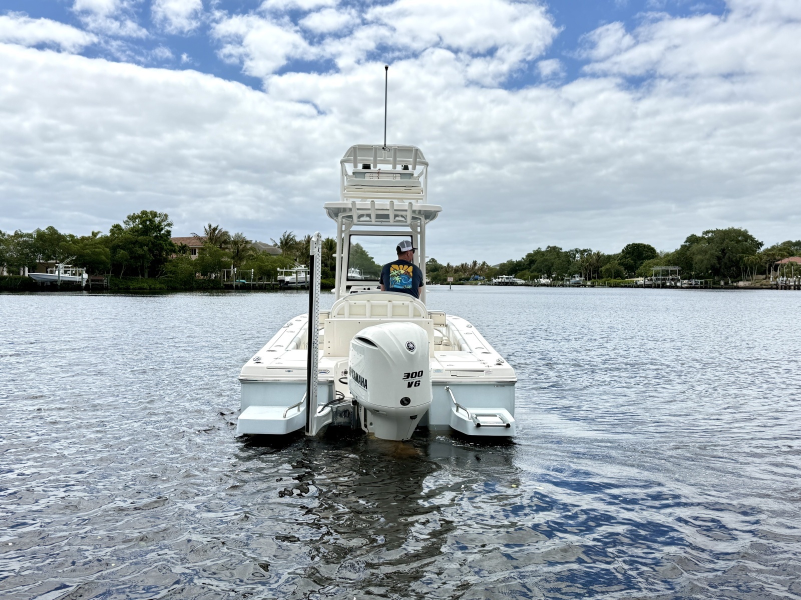 246 CAYMAS SD 25ft Robalo Yacht For Sale