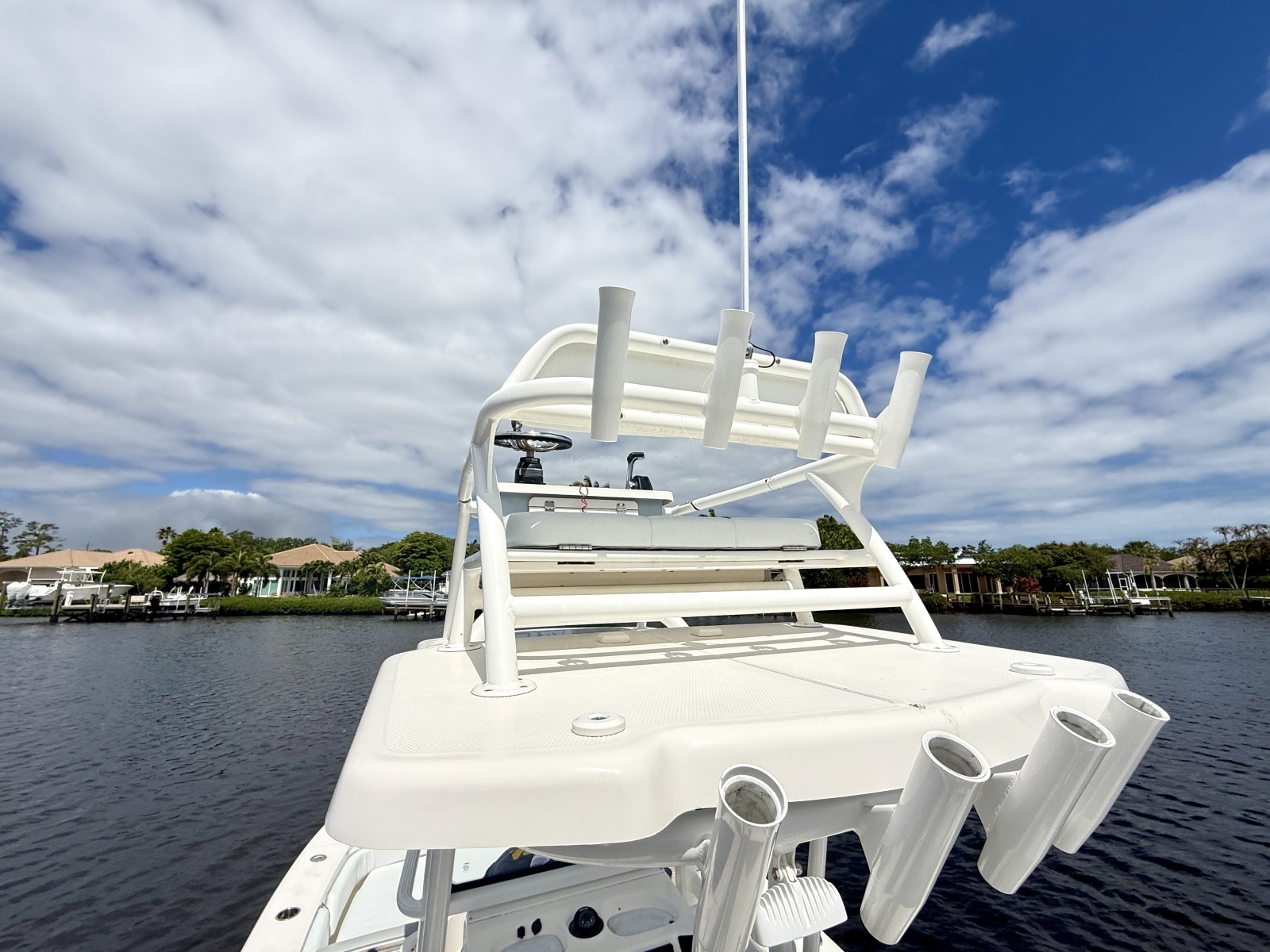 246 CAYMAS SD 25ft Robalo Yacht For Sale