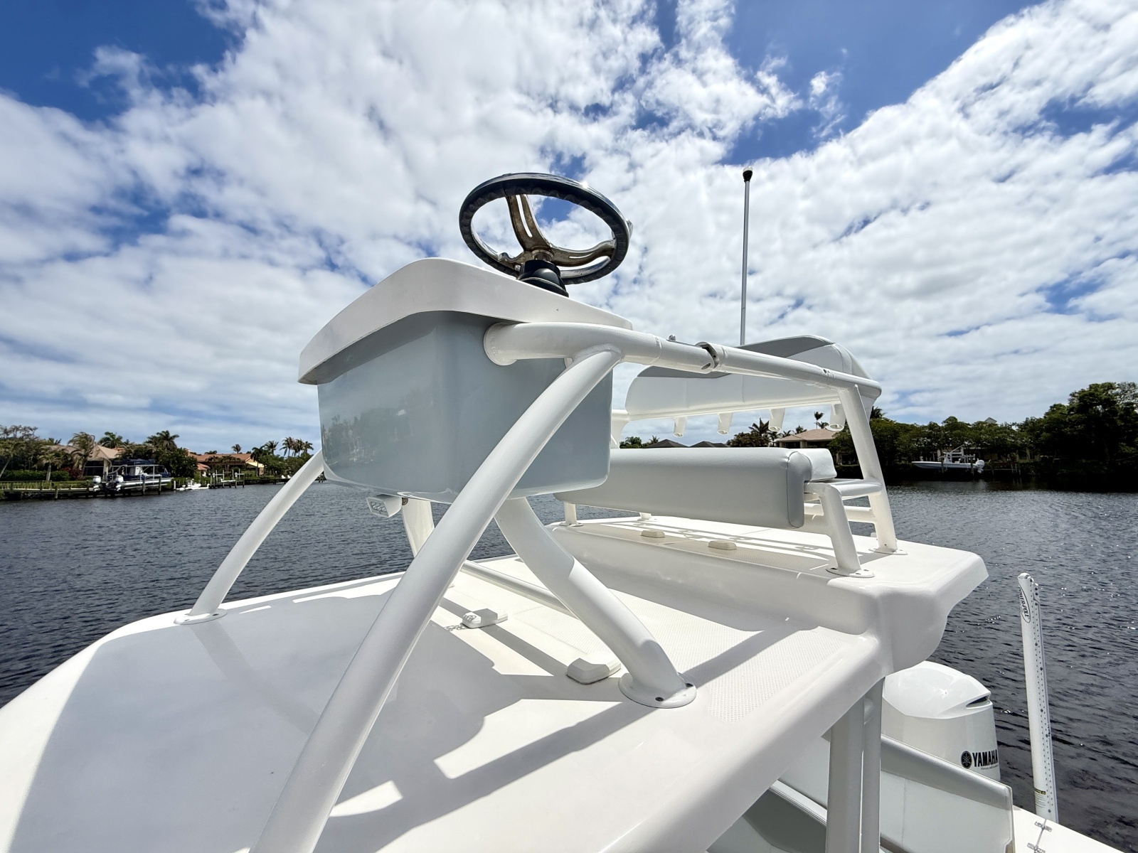 246 CAYMAS SD 25ft Robalo Yacht For Sale