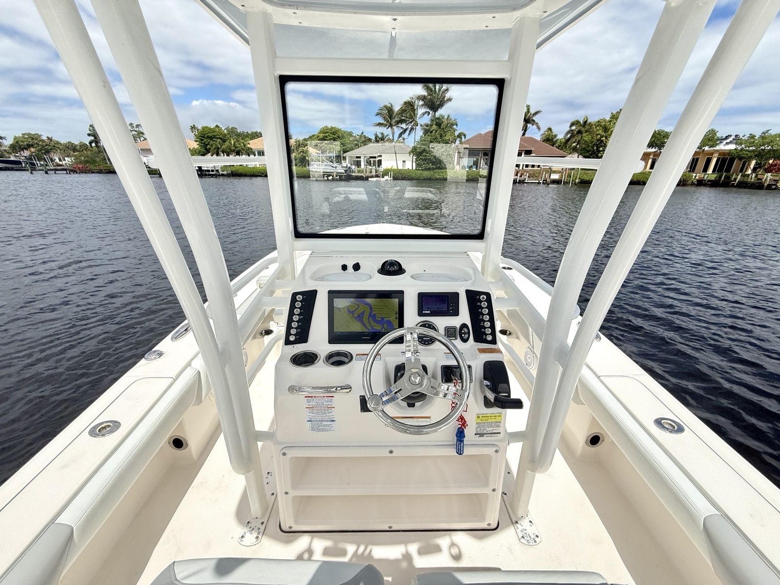 246 CAYMAS SD 25ft Robalo Yacht For Sale