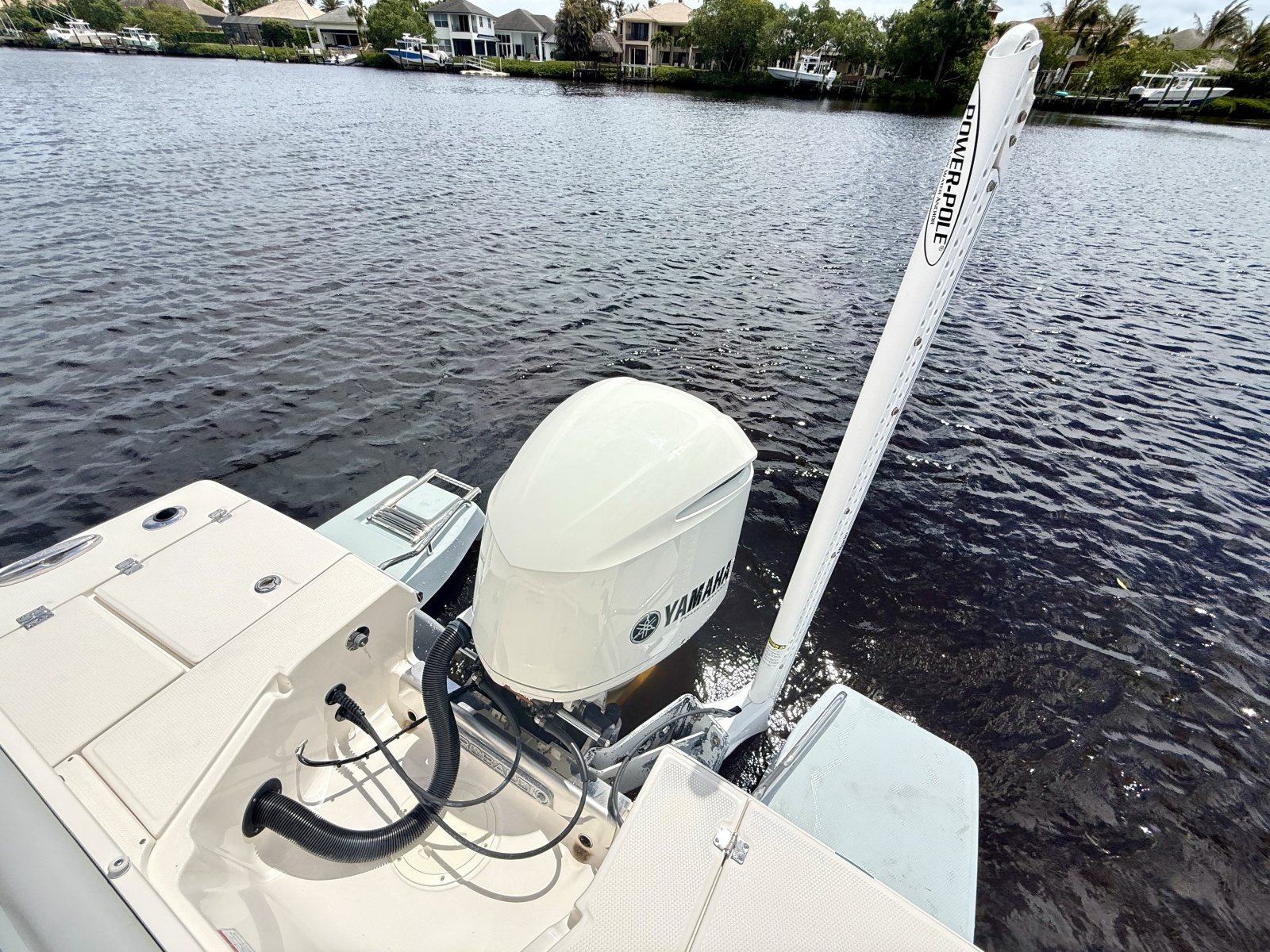 246 CAYMAS SD 25ft Robalo Yacht For Sale