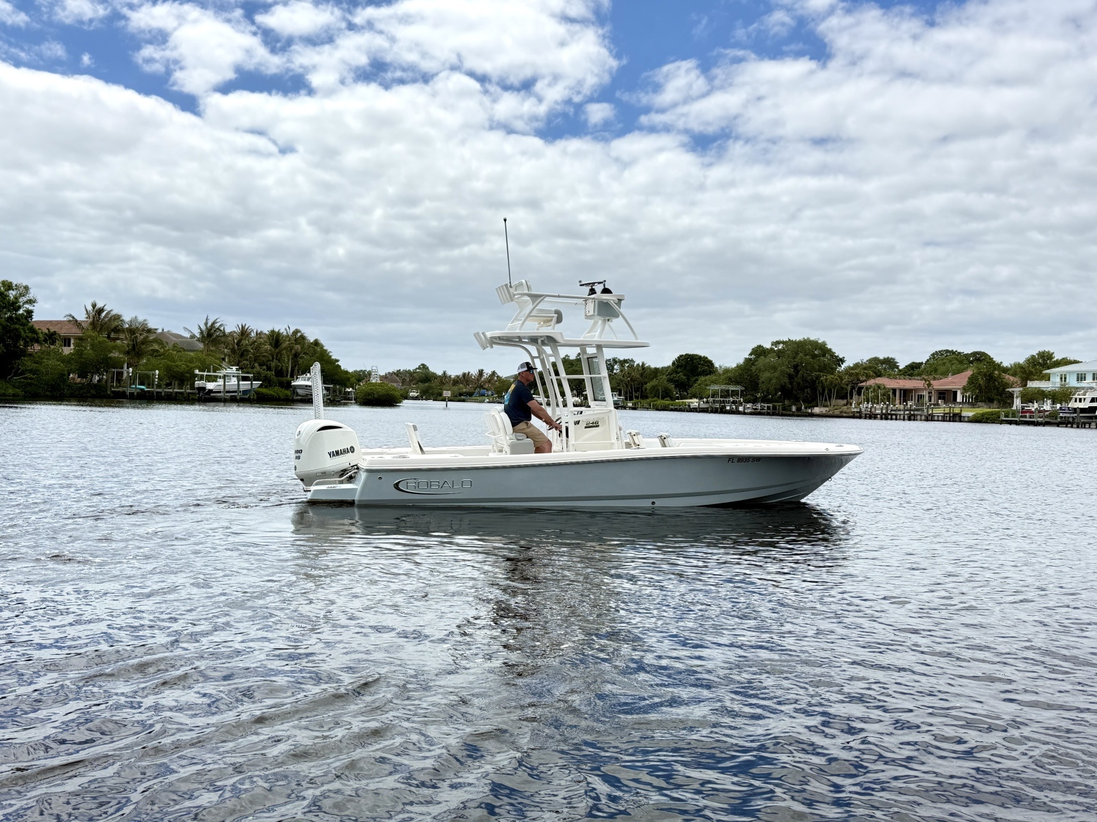 246 CAYMAS SD 25ft Robalo Yacht For Sale