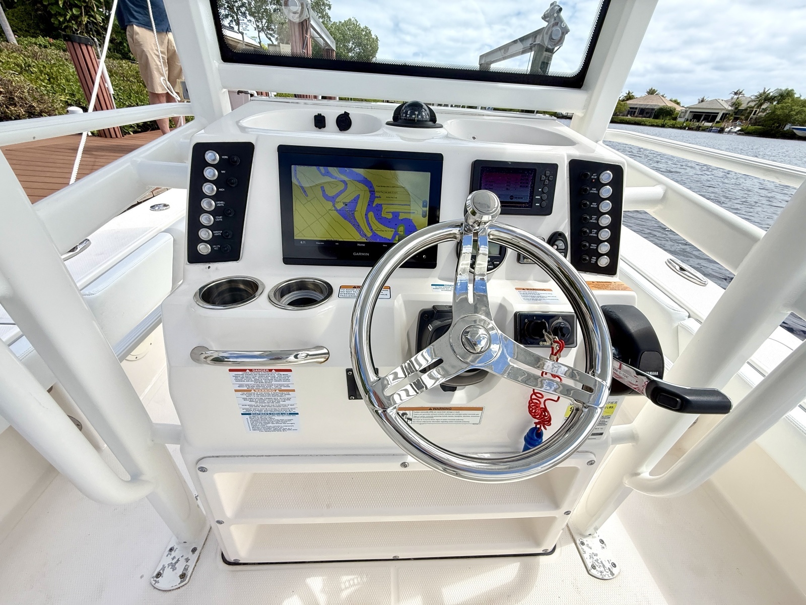 246 CAYMAS SD 25ft Robalo Yacht For Sale