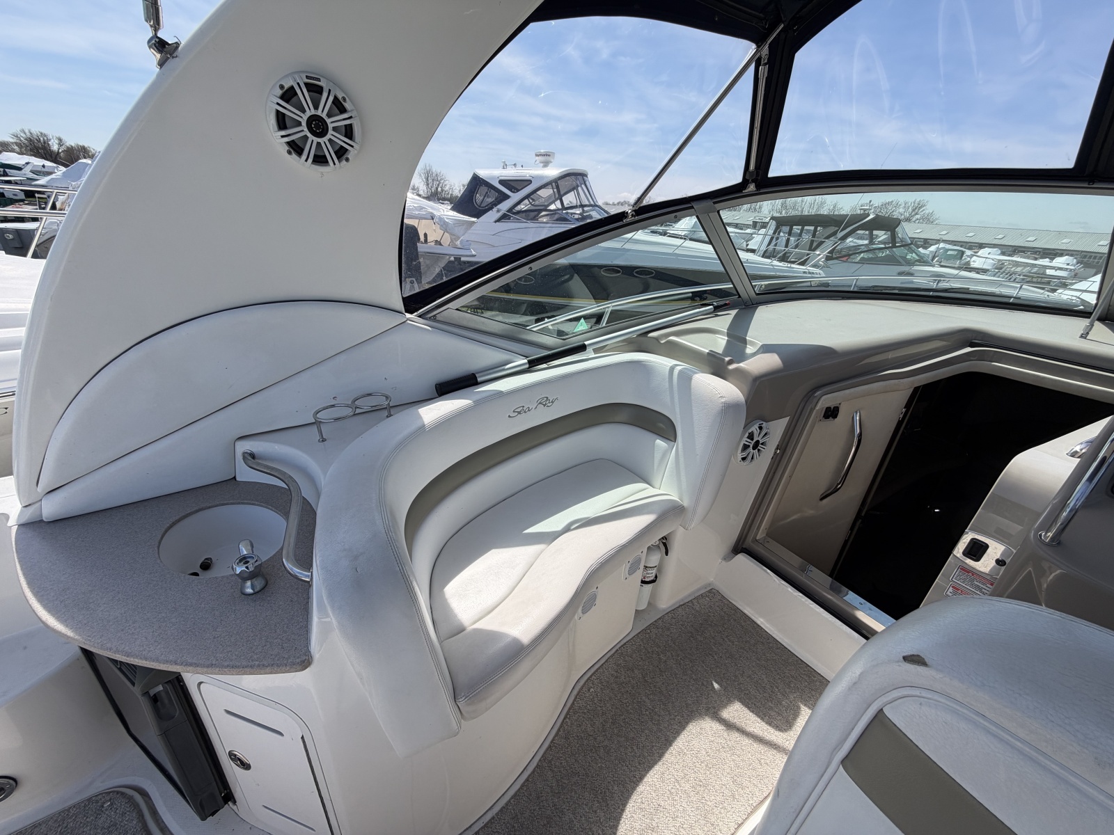 IN A MEETING 32ft Sea Ray Yacht For Sale