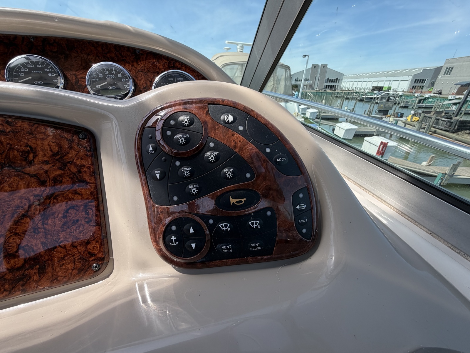 IN A MEETING 32ft Sea Ray Yacht For Sale