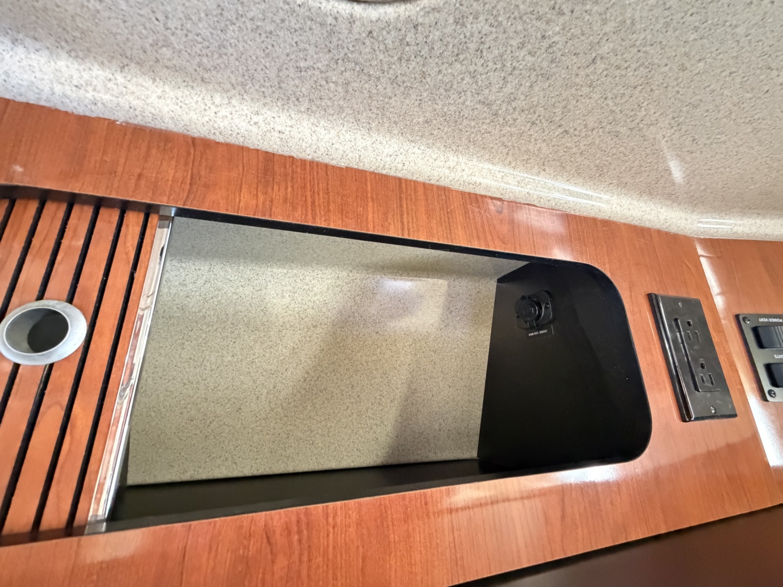 IN A MEETING 32ft Sea Ray Yacht For Sale