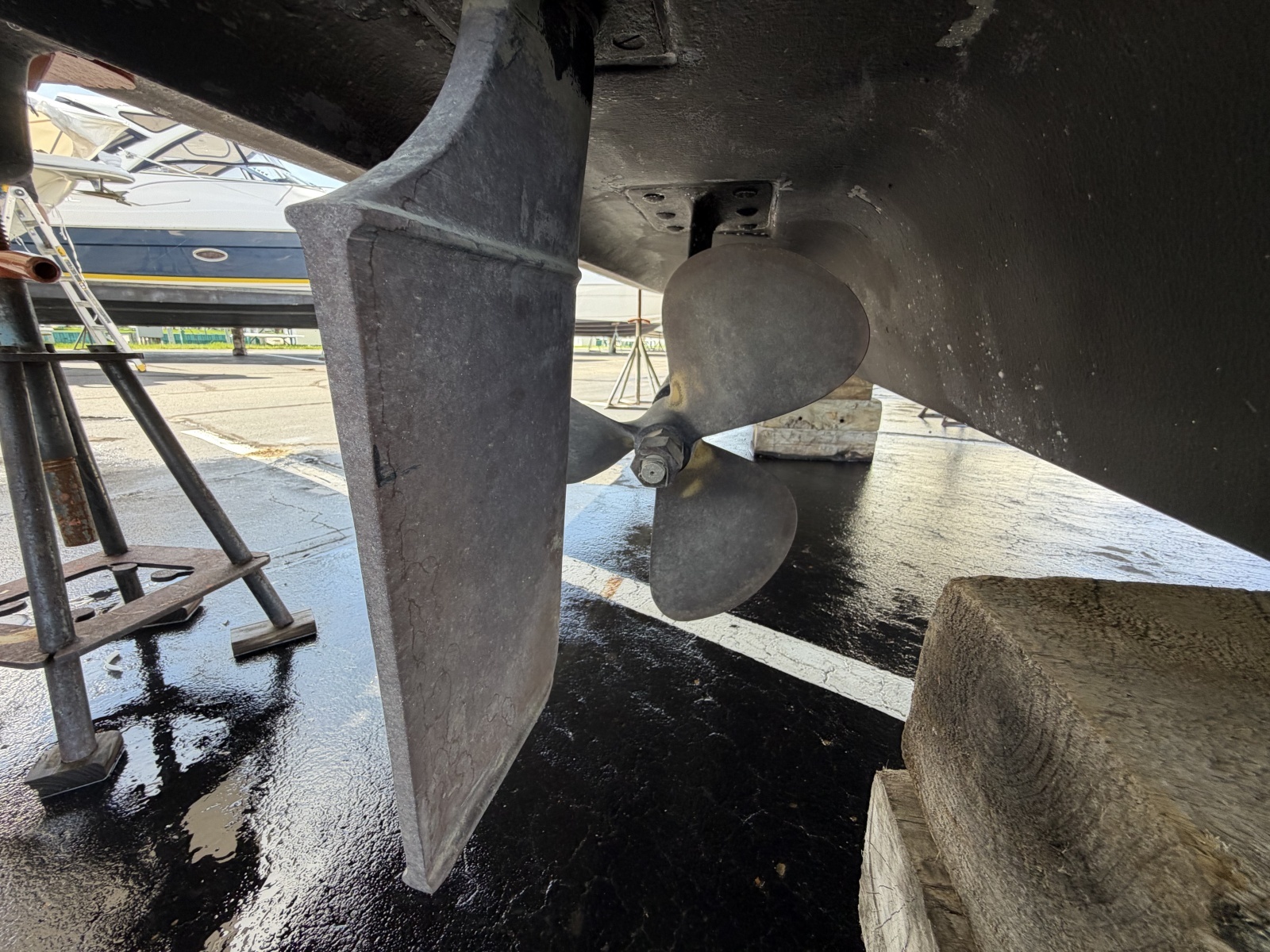 IN A MEETING 32ft Sea Ray Yacht For Sale