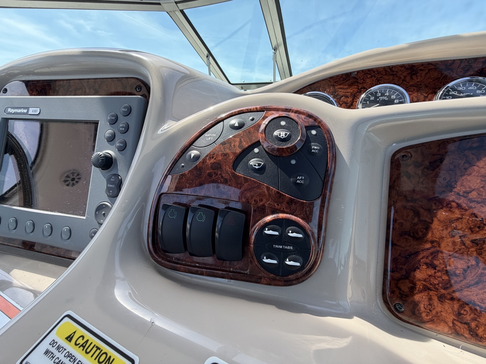 IN A MEETING 32ft Sea Ray Yacht For Sale