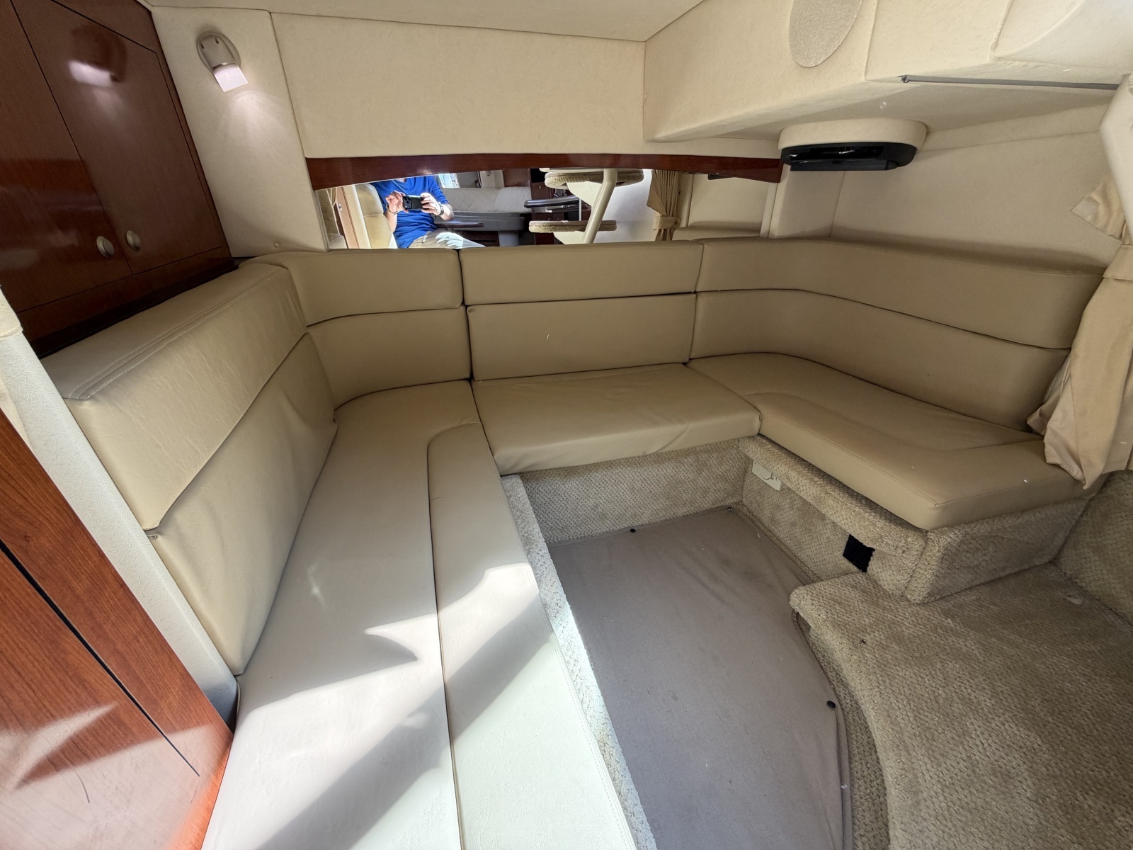 IN A MEETING 32ft Sea Ray Yacht For Sale