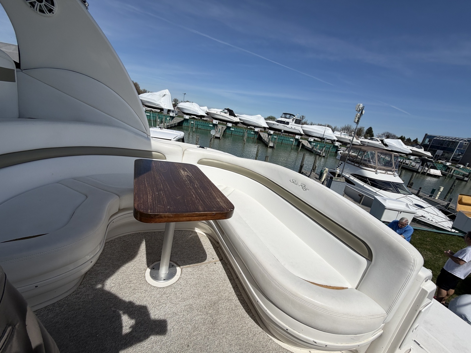 IN A MEETING 32ft Sea Ray Yacht For Sale