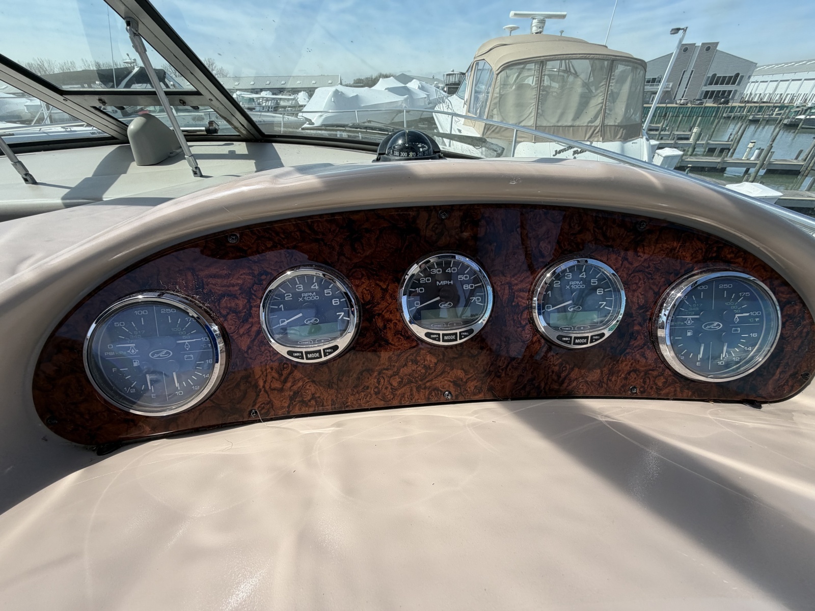 IN A MEETING 32ft Sea Ray Yacht For Sale